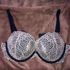 Victoria’s Secret Lace Bombshell Plunge Bra